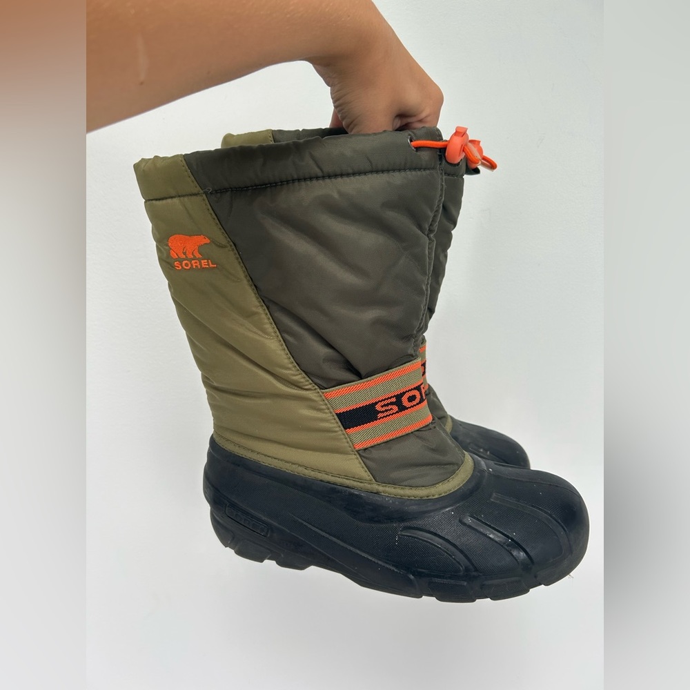 ✨Big boys size 6 sorel waterproof snow boots 🥾
